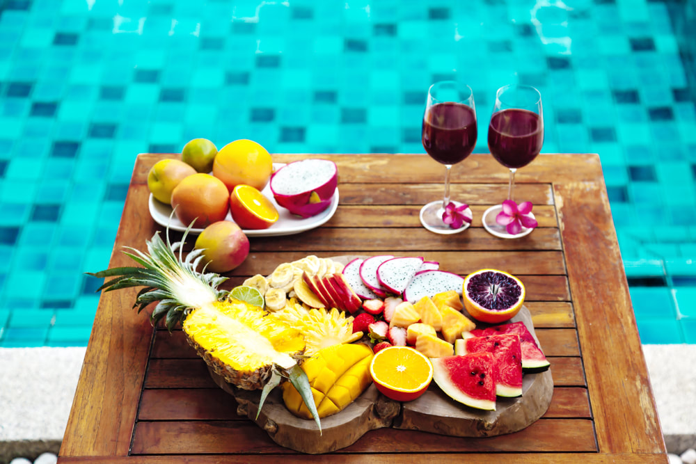 Fruit platter with two glasses of wine. 